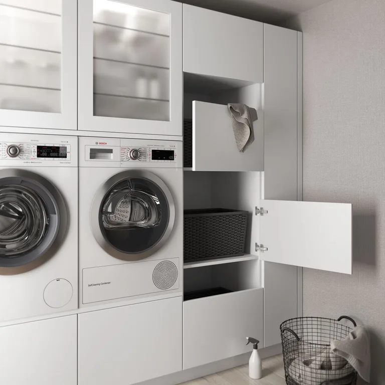 Buanderie blanche sur mesure avec lave-linge, sèche-linge et paniers de tri intégrés