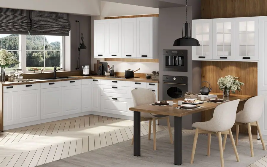 Cuisine La Classique, esprit maison de campagne et façades blanches à cadre