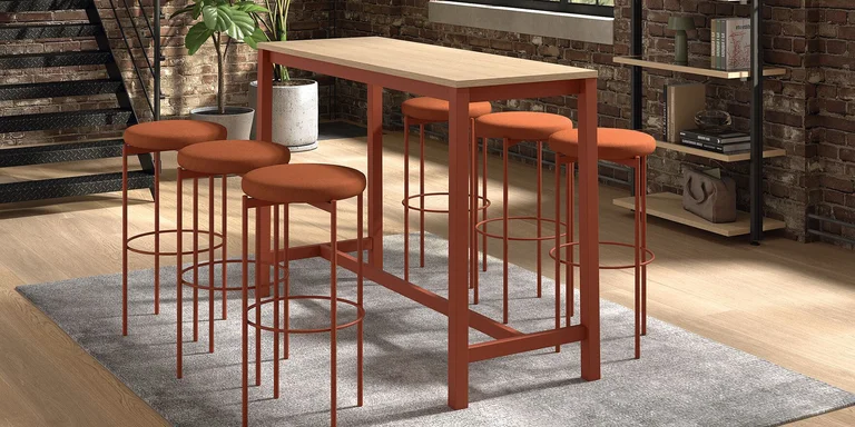Table haute terracotta avec plateau bois et tabourets coordonnés